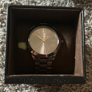 Michael Kors Silver Watch Sleek Modern Design